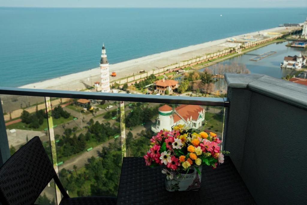 Orbi Luxury Apartments Batoemi Buitenkant foto