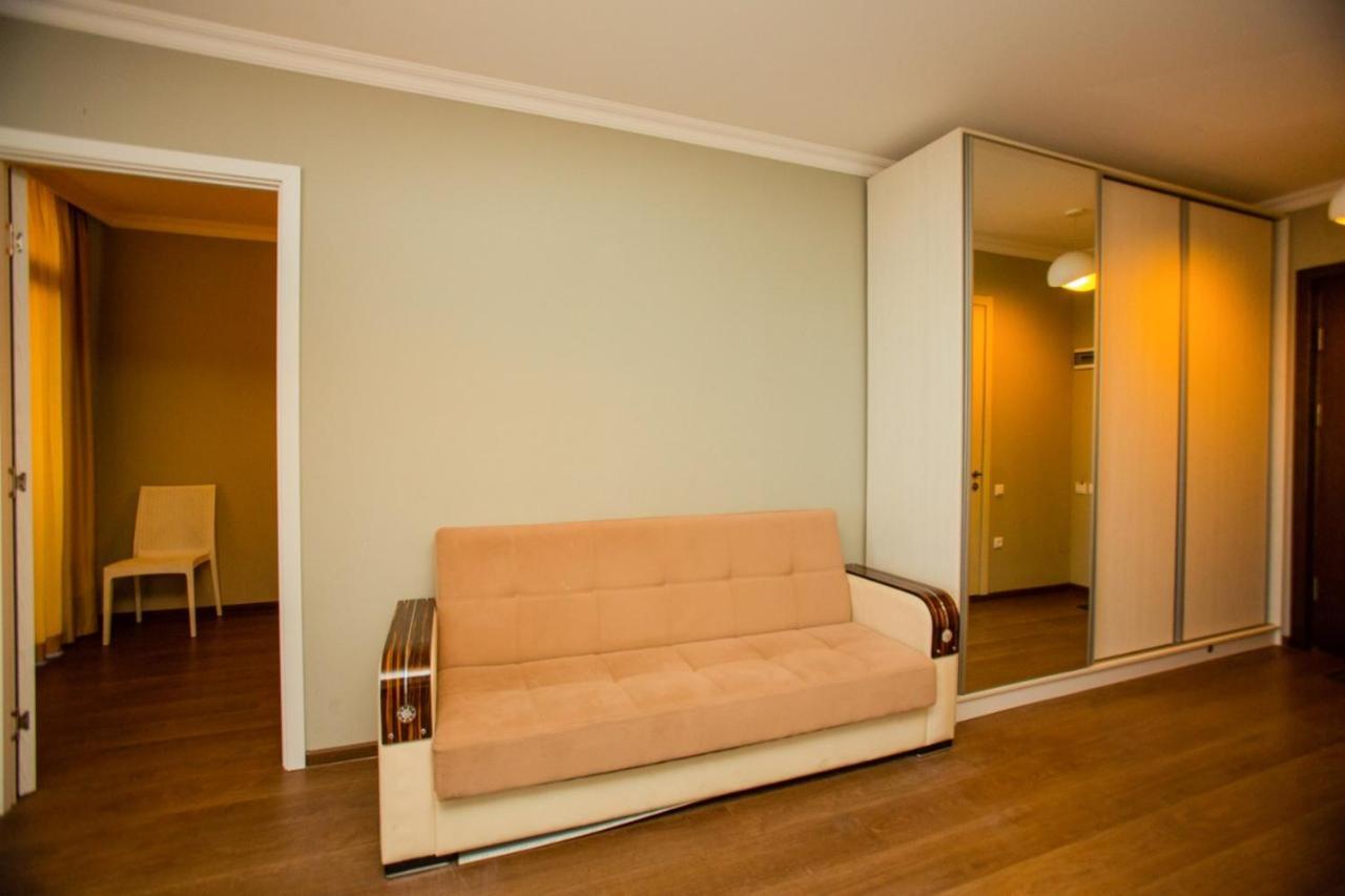 Orbi Luxury Apartments Batoemi Buitenkant foto