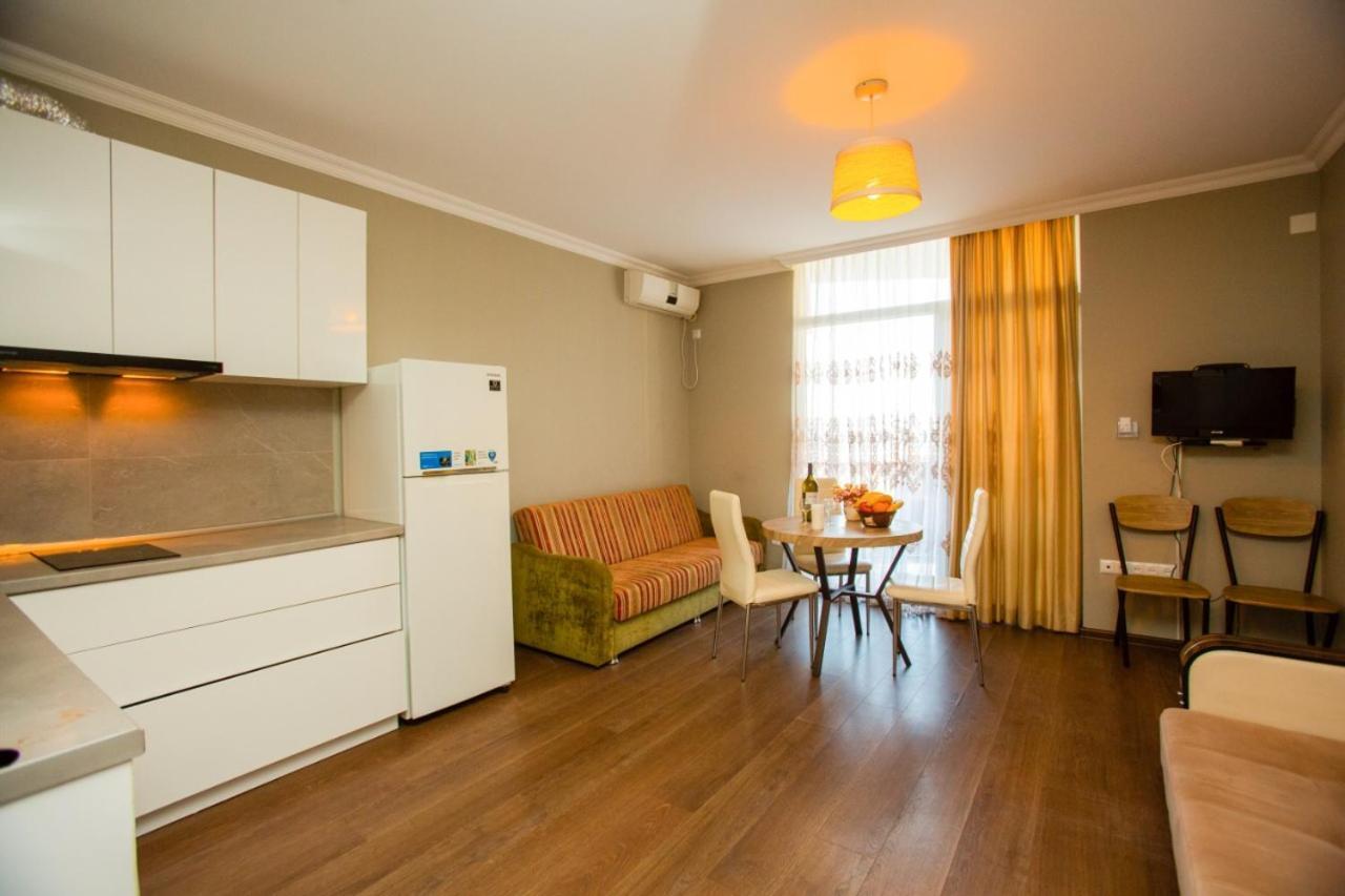 Orbi Luxury Apartments Batoemi Buitenkant foto